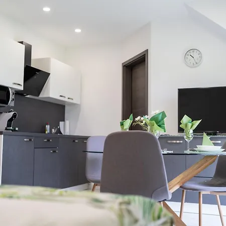 Apartmaji Ziva Lägenhet