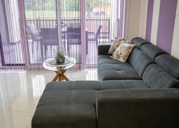 Apartmaji Ziva شقة غورنجا رادغونا